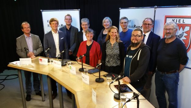 Kieler RathausRunde, Aufz. v. 18.9.18, v. l.: T.Borowski (Moderator),T. Friedrichs (SPD), A. Wilkens (SPD), J. Wohlfarth (CDU), E. Pier (CDU), A. Hake (B90/ DIE GRÜNEN), Dr. S. Swoboda (SSW), A. Halle (DIE FRAKTION), S. Rudau (Die LInke), M. Schmidt (SSW), A. Langniß (B90/ DIE GRÜNEN)