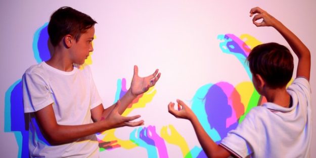 Phänomania / Erfahrungsfeld Warum wirft grünes Licht einen roten Schatten?