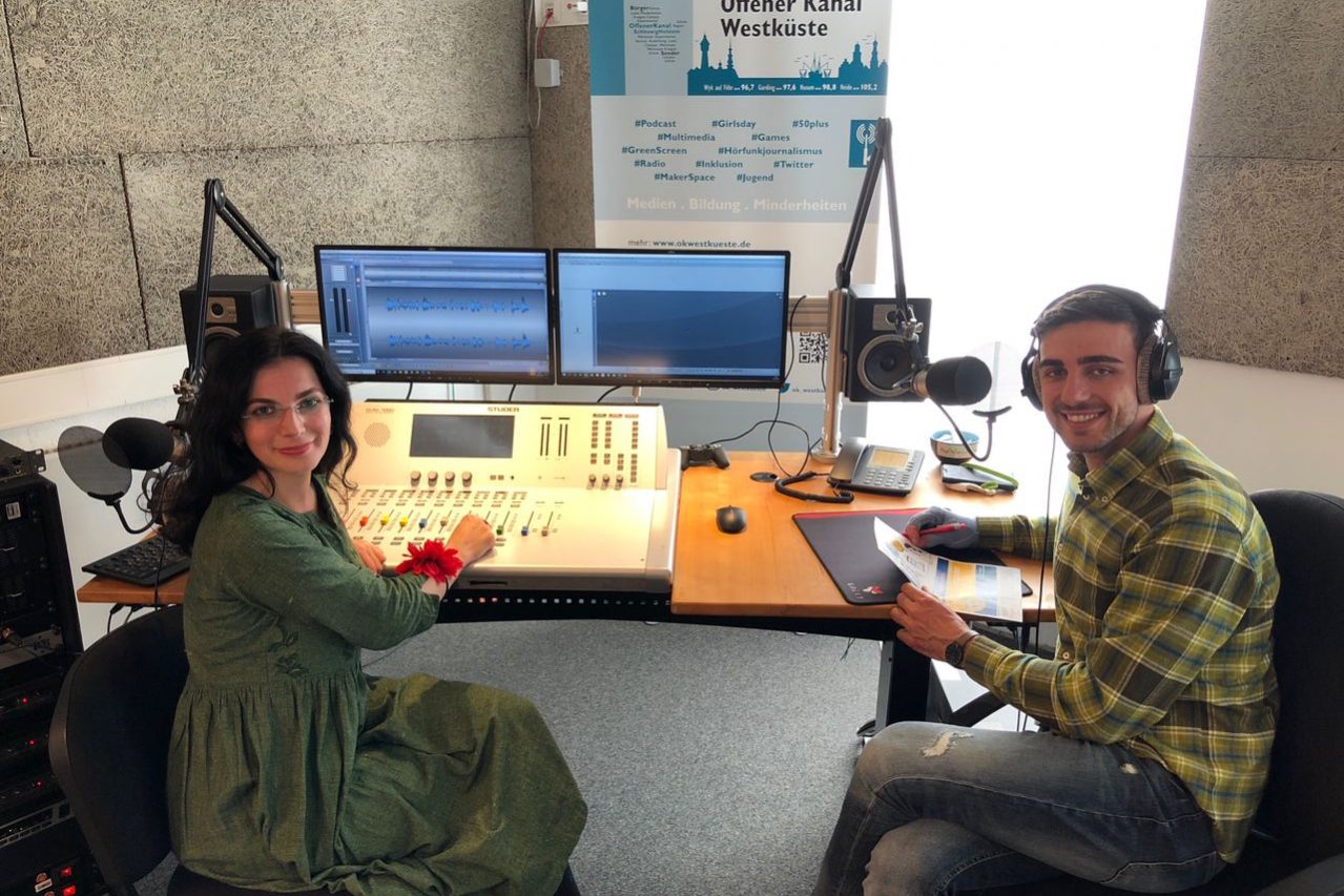 Shorena und Florenc bereiten die Sendung zum Interkulturellen Fest vor Interkulturelles Fest