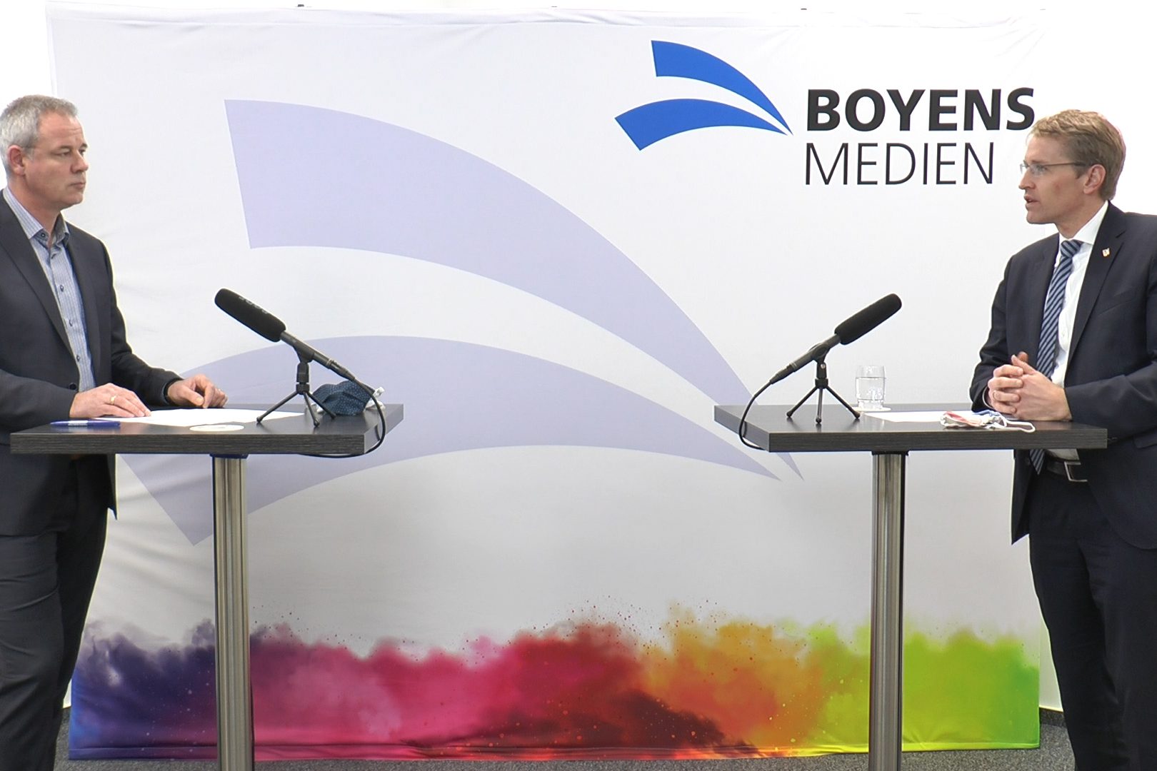 Ministerpräsident Daniel Günther im Interview mit Stefan Carl. Foto: Behrendt Ministerpräsident Daniel Günther im Interview mit Stefan Carl. Foto: Behrendt