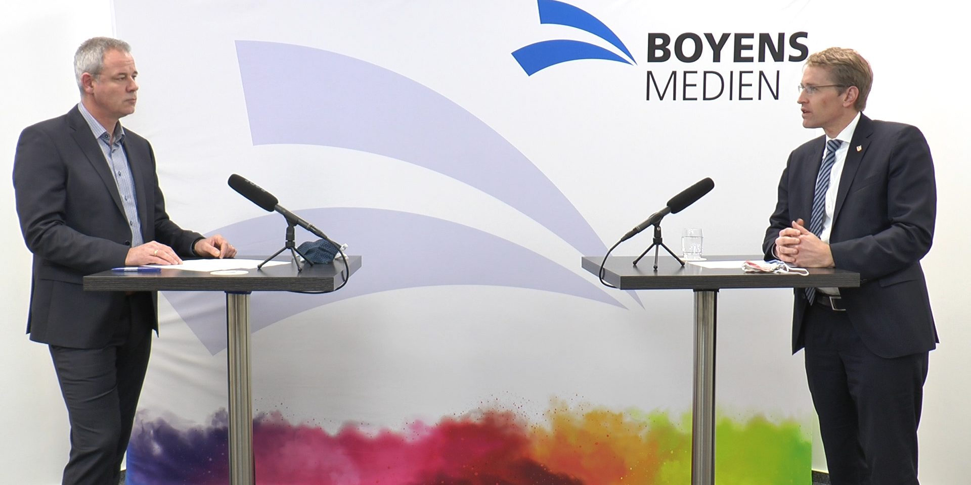 Ministerpräsident Daniel Günther im Interview mit Stefan Carl. Foto: Behrendt