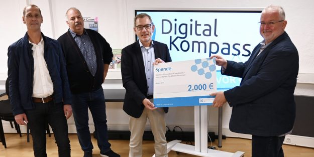 Scheckübergabe SH Netz an Offenen Kanal Westküste