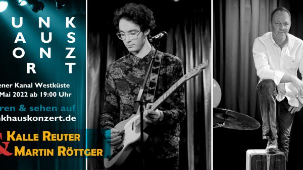 Kalle Reuter spielt mit seiner Gitarre und Martin Röttger hat seinen Fuß auf sein Cajon gestellt