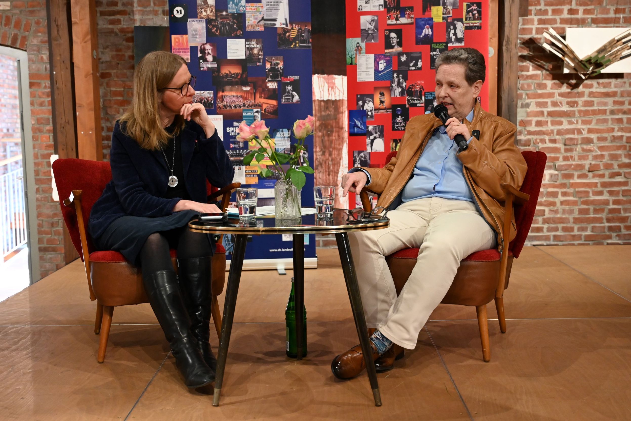 Generalintendantin Dr. Ute Lemm im Gespräch mit Dr. Telse Lubitz. Foto Guballa klein