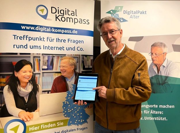 Internetlotse Peter Althaus klärt über digitale Themen auf. Foto OKWK