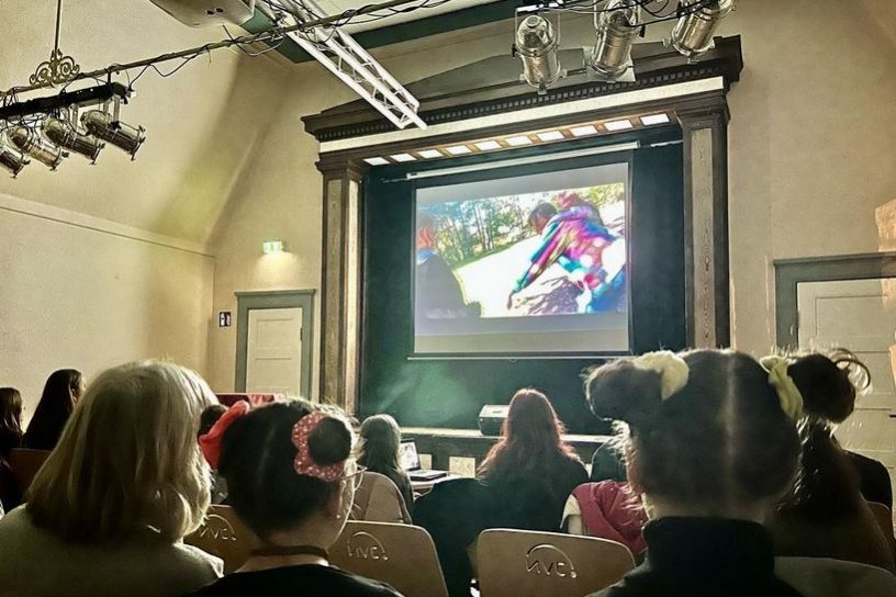 Das Mädchen mit der Froschbrille