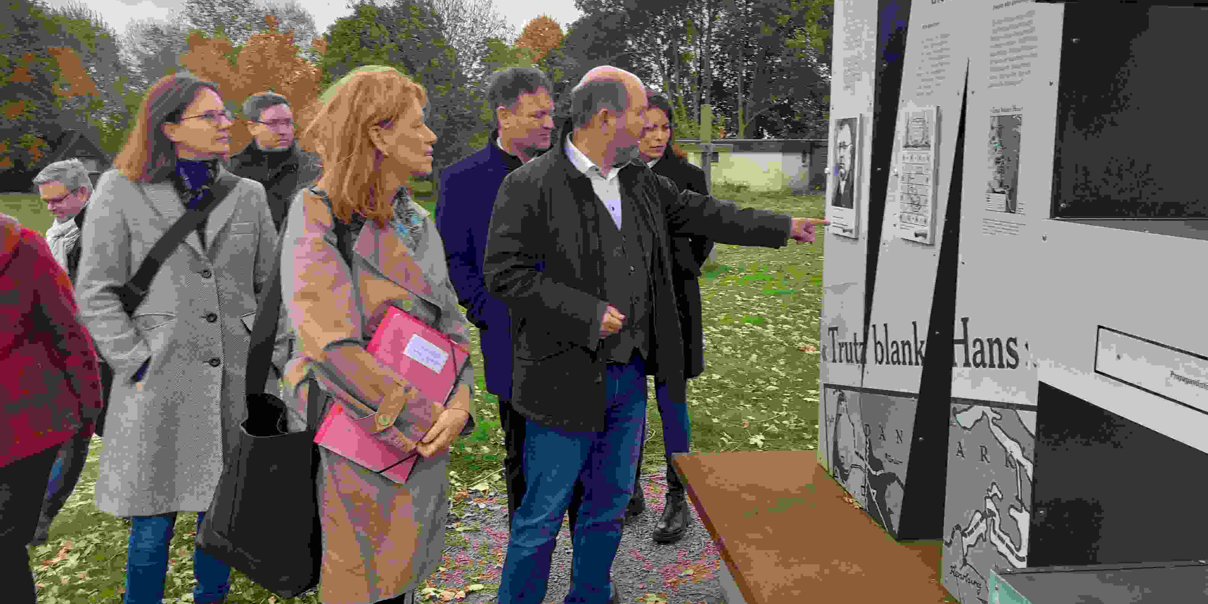 Karin_Prien_besucht_die_Neulandhalle